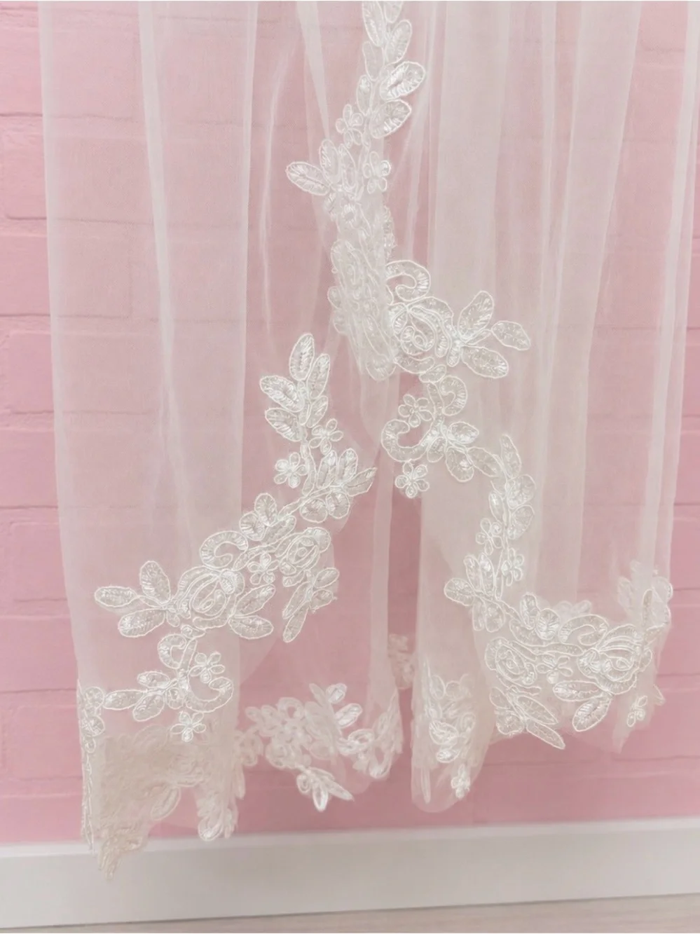 Beautiful Floral Lace Edge Bridal Veil - Picture 8 of 8